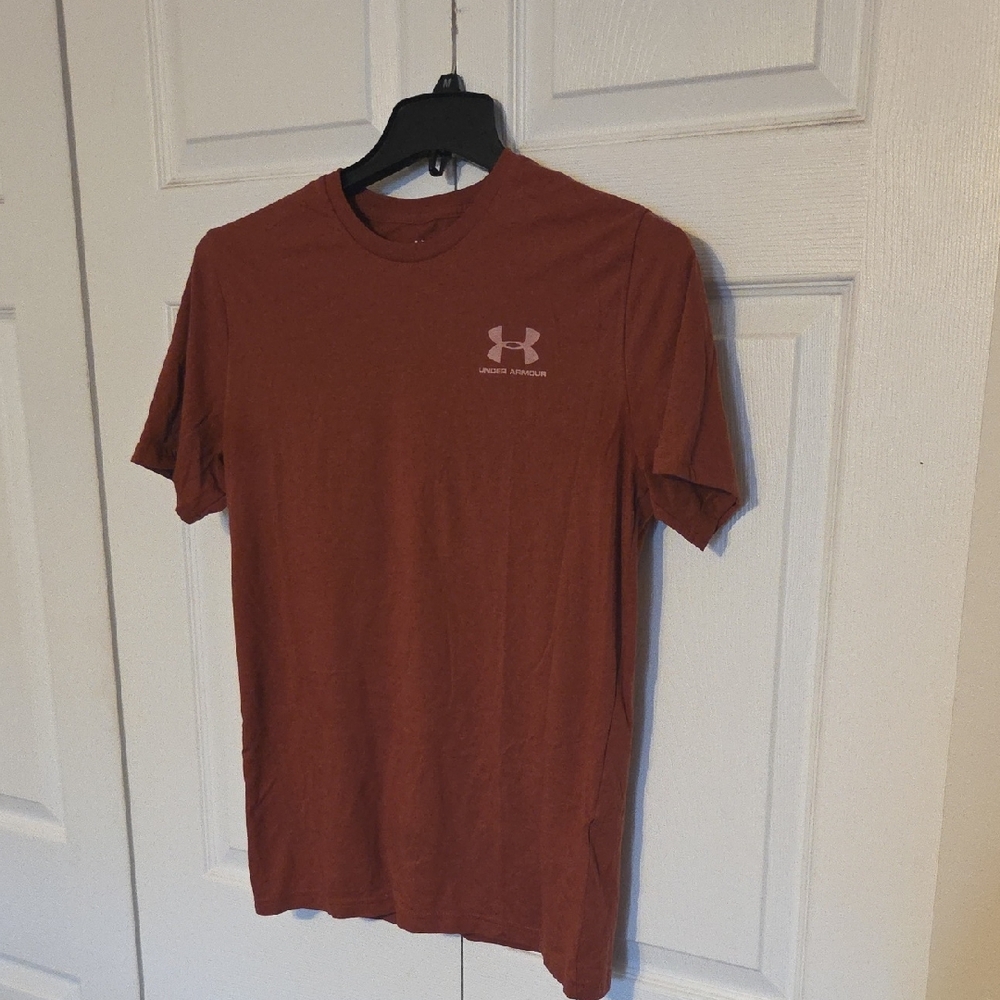 Under Armour Men's Short Sleeve Tee in Rust